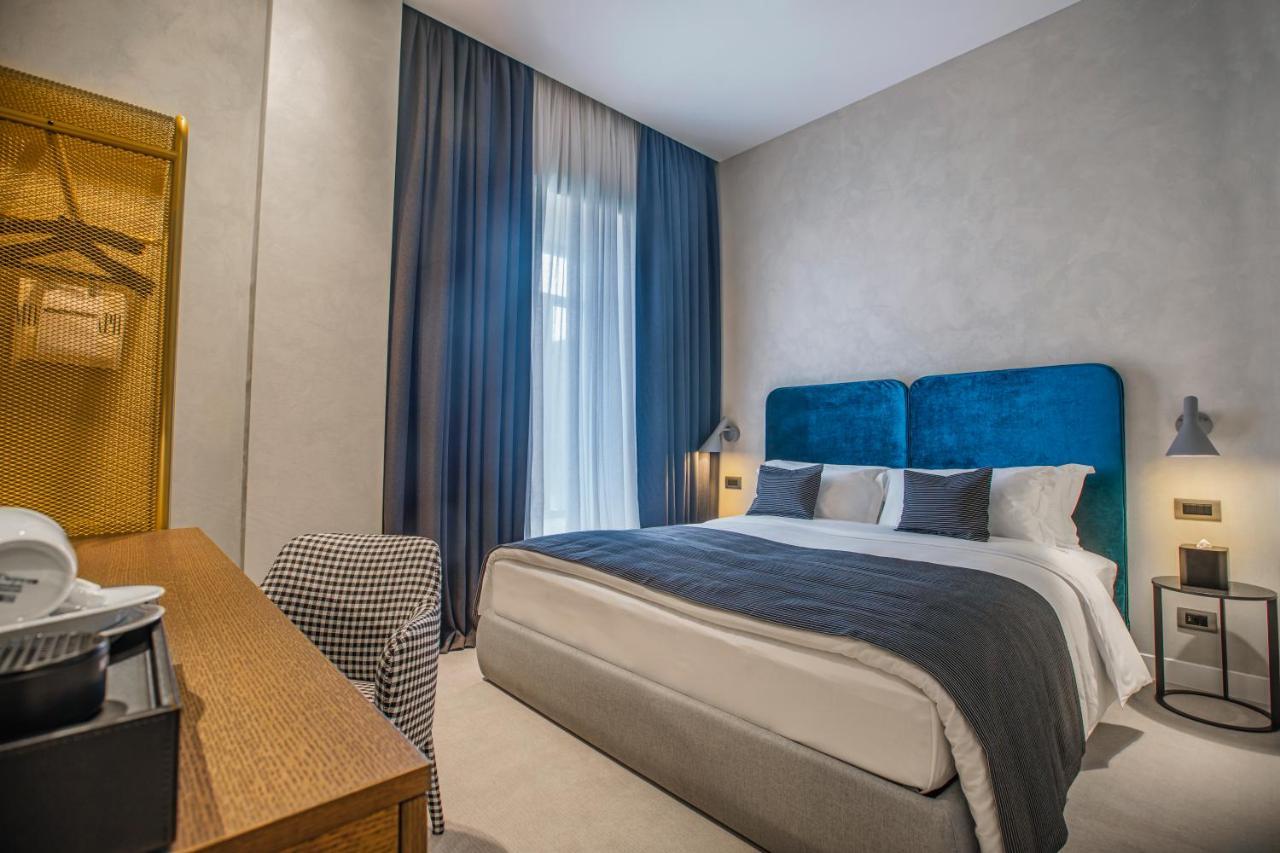 Otel Monograph Freedom Square 5*